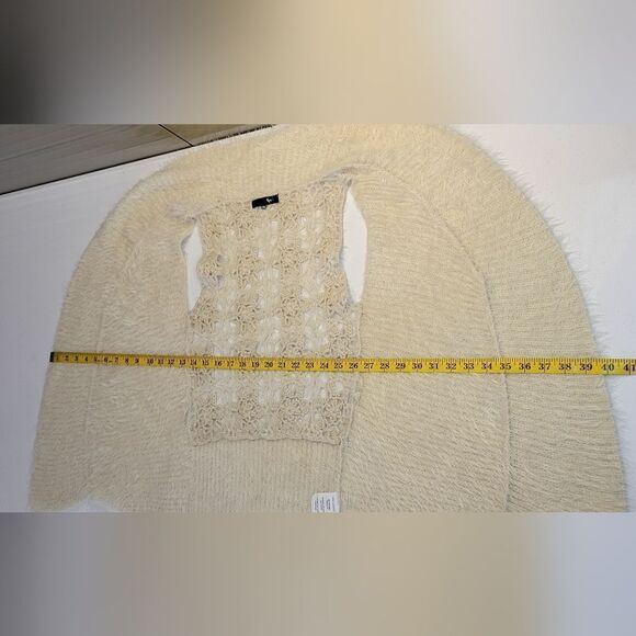 Ryu Winter White Super Soft Vest Fuzzy Crochet Hippie Vest Small/Medium - Picture 13 of 15